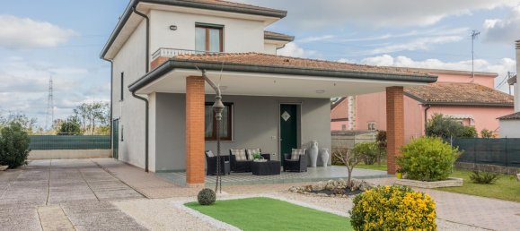 3 bedrooms House in Chioggia, Italy No. 60744 2