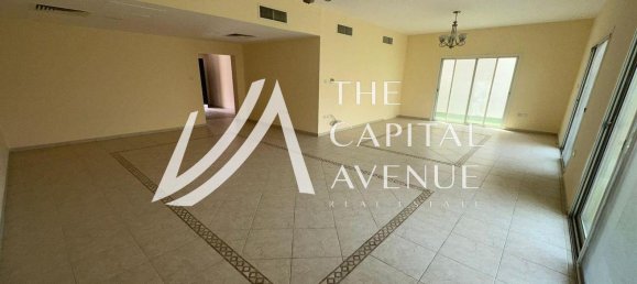 4 bedrooms Villa in Abu Dhabi, UAE No. 30159 6