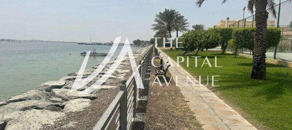 4 bedrooms Villa in Abu Dhabi, UAE No. 30159 13