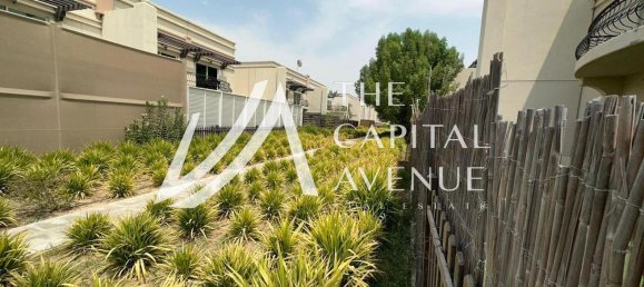 4 bedrooms Villa in Abu Dhabi, UAE No. 30159 3