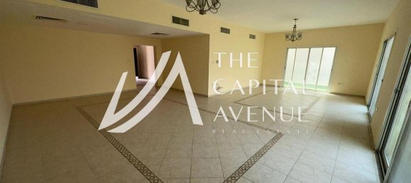 4 bedrooms Villa in Abu Dhabi, UAE No. 30159 2