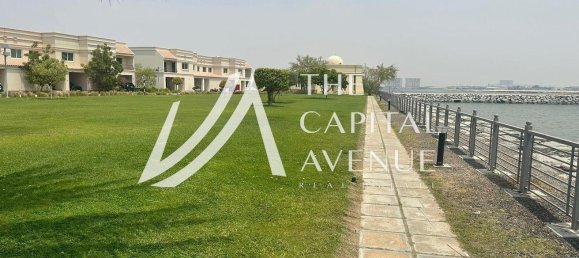 4 bedrooms Villa in Abu Dhabi, UAE No. 30159 4