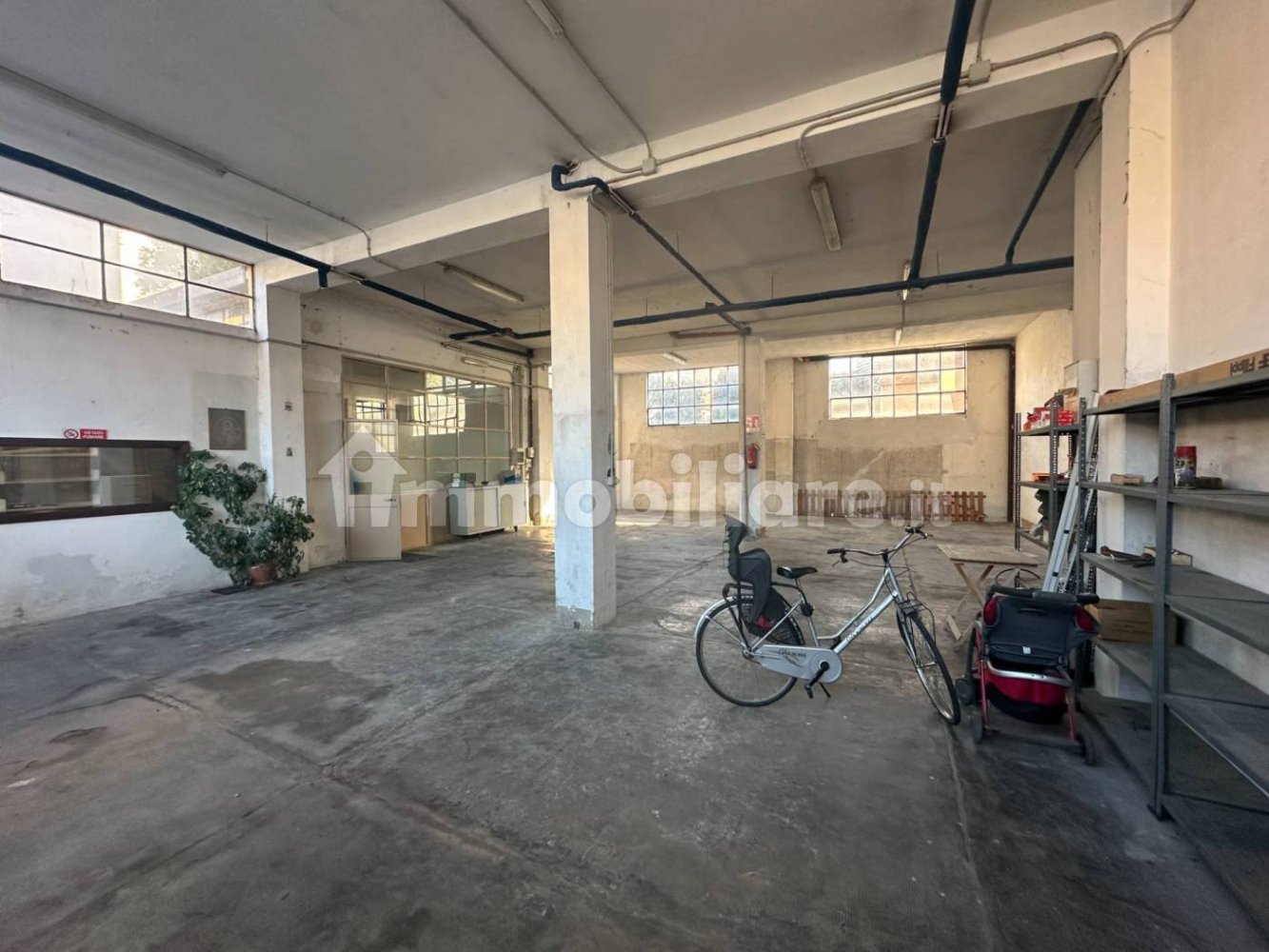 Entrepôt à Gorle, Italy 280m² No. 323762