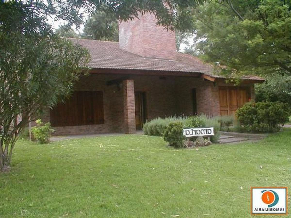 3 bedrooms House in Mar del Plata, Argentina No. 94100