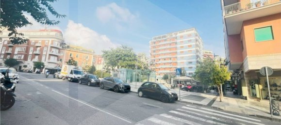 1-Zimmer Gewerbliche Immobilie in Naples, Italy, Nr. 19209 3