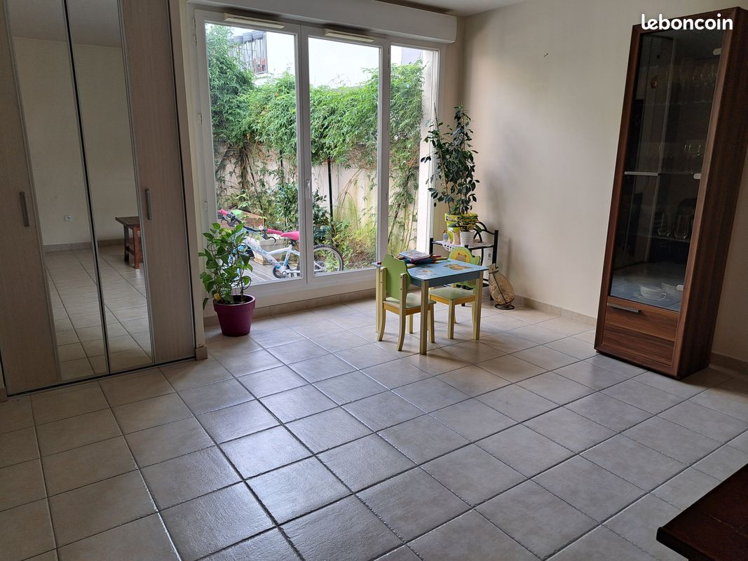 3 bedrooms House in Nanterre, France No. 330705