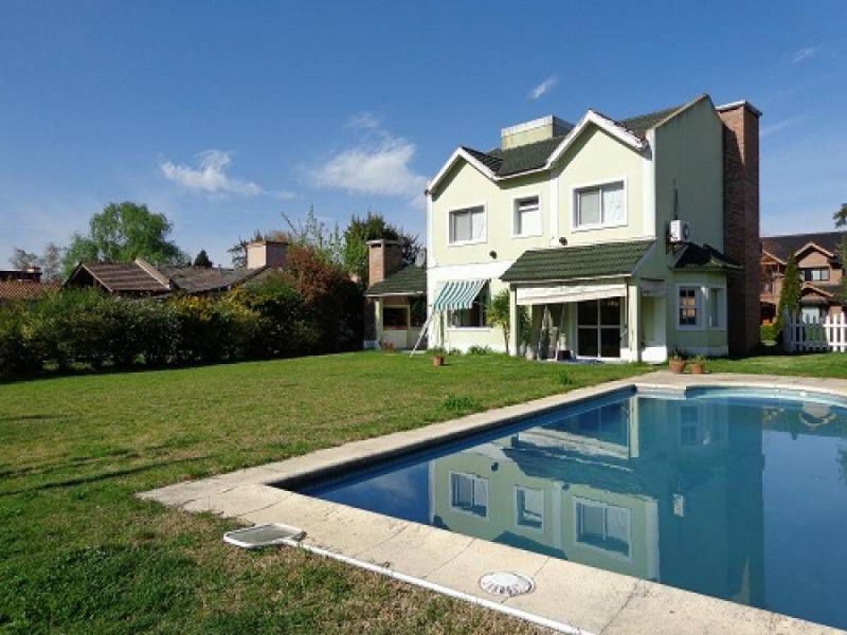 Дом с 3 спальнями в Пилар, Аргентина № 76966