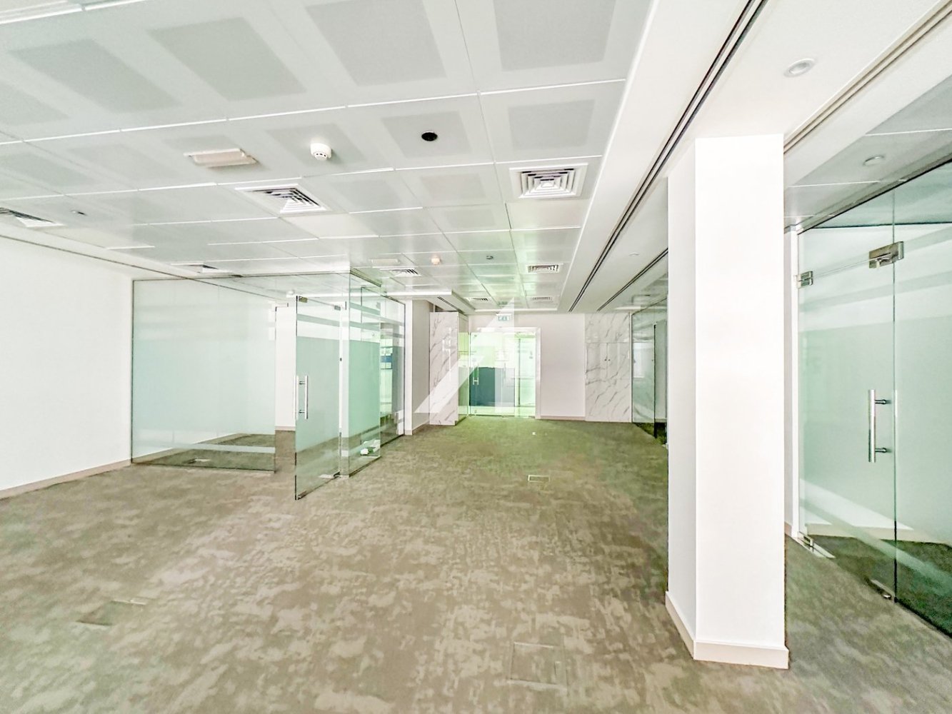 182m² Office in Sheikh Zayed Road, UAE No. 123390
