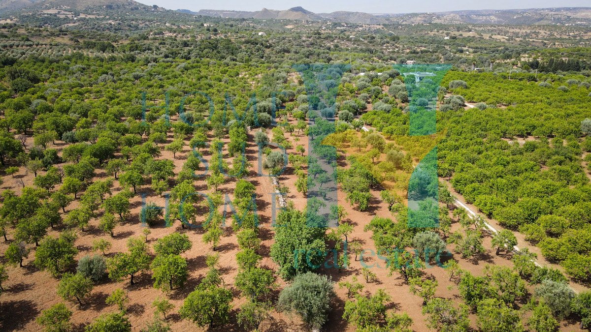  قطعة أرض في Noto, Italy 400متر مربع رقم 164212