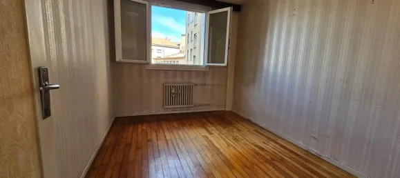 2 bedrooms Apartment in Saint-Etienne, France No. 348210 4