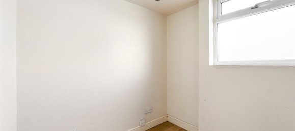 3 bedrooms House in Epsom, United Kingdom No. 9716 22