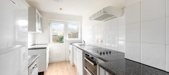 3 bedrooms House in Epsom, United Kingdom No. 9716 12