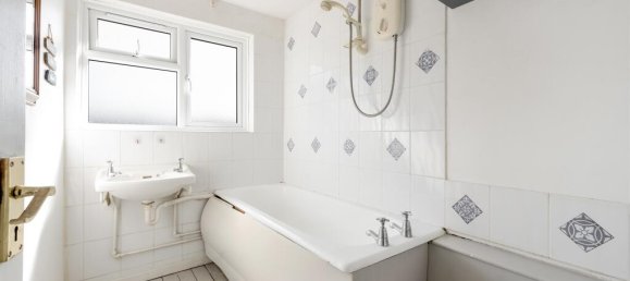 3 bedrooms House in Epsom, United Kingdom No. 9716 9