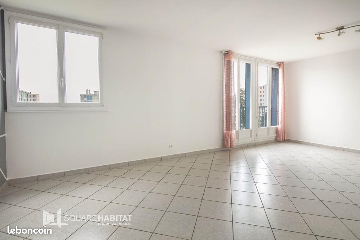 3 Schlafzimmer Wohnung in Fontaine, France, Nr. 341374