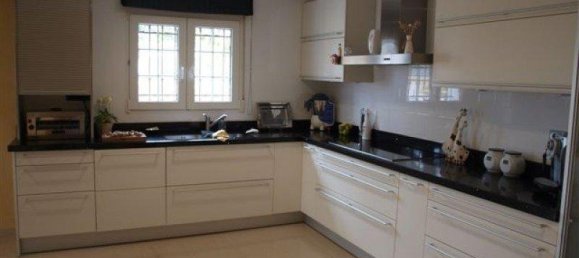 6 bedrooms Villa in Calpe, Spain No. 1502 3