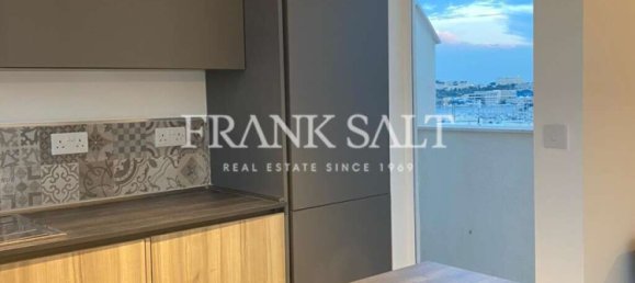 1 bedroom Penthouse in Gzira, Malta No. 9948 4