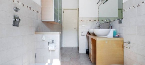 3 bedrooms Apartment in Milan, Italy No. 241967 20