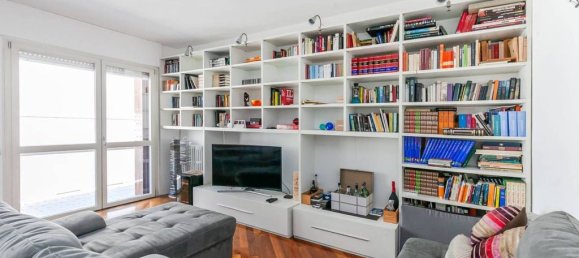 3 bedrooms Apartment in Milan, Italy No. 241967 3