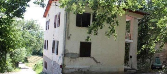 8 rooms House in Carpineti, Italy No. 21794 9