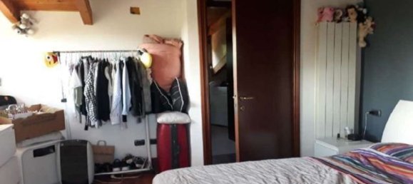 4غرفة منزل ذو طابقين في Cocquio-Trevisago, Italy رقم 198967 6