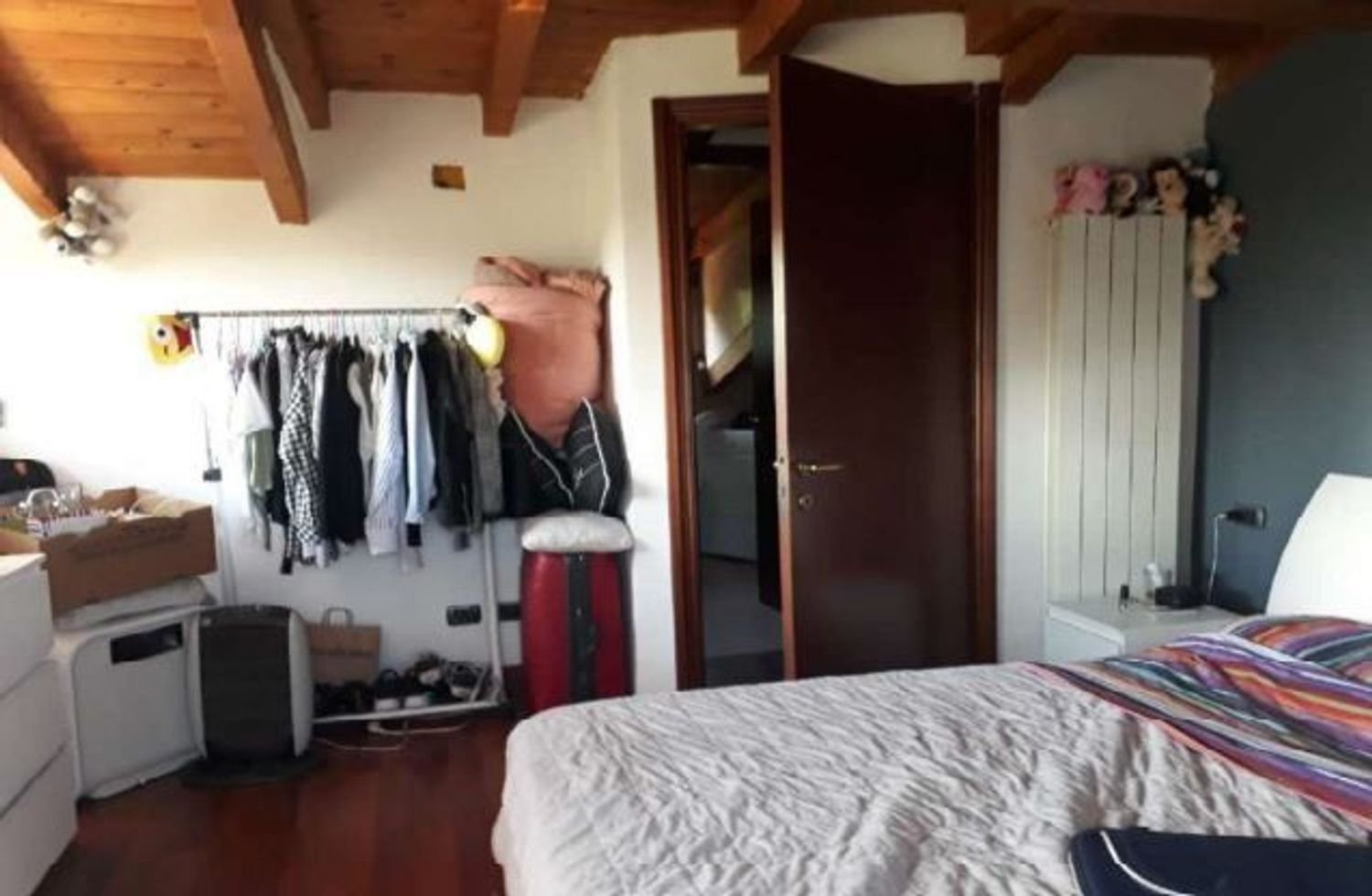 4غرفة منزل ذو طابقين في Cocquio-Trevisago, Italy رقم 198967