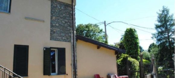 4غرفة منزل ذو طابقين في Cocquio-Trevisago, Italy رقم 198967 19