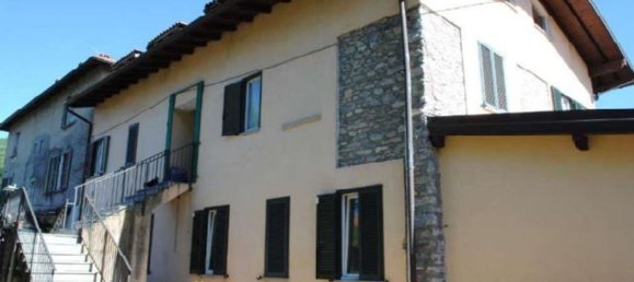 4غرفة منزل ذو طابقين في Cocquio-Trevisago, Italy رقم 198967 10