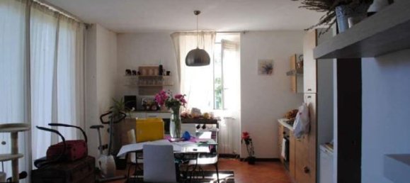 4غرفة منزل ذو طابقين في Cocquio-Trevisago, Italy رقم 198967 4