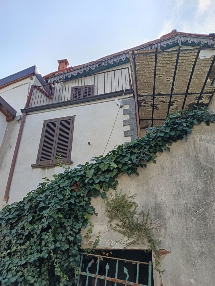 2-Zimmer Haus in Castana, Italy, Nr. 258848