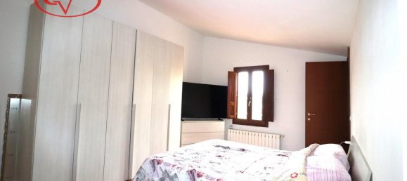 3 rooms Apartment in Montevarchi, Italy No. 236964 6