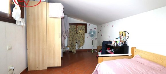 3 rooms Apartment in Montevarchi, Italy No. 236964 9