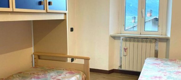 3 bedrooms Penthouse in Introbio, Italy No. 3298 13