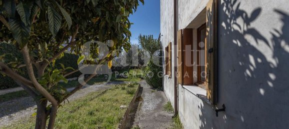 6 rooms House in Portogruaro, Italy No. 172591 10