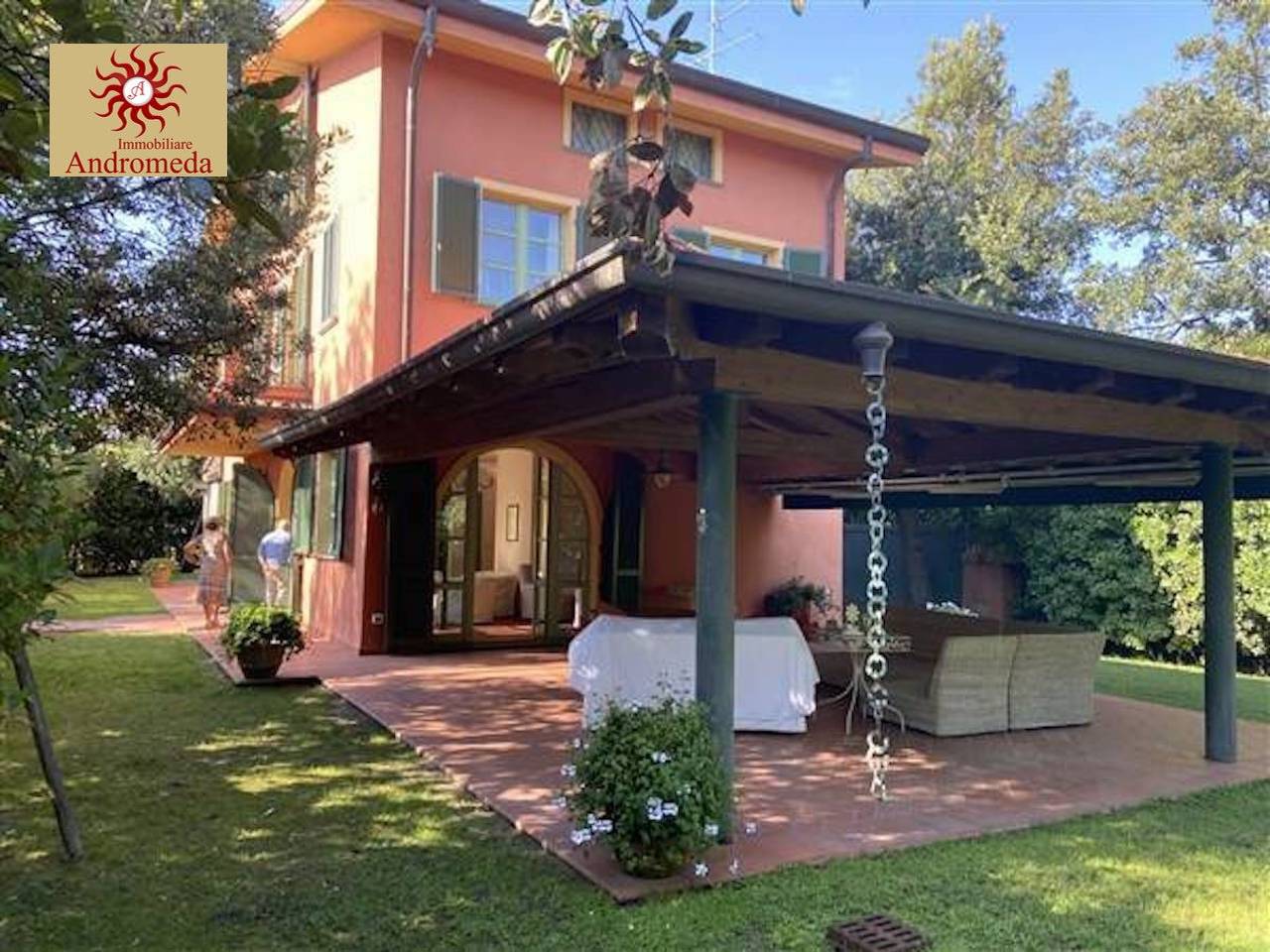 6 bedrooms Villa in Forte dei Marmi, Italy No. 15705