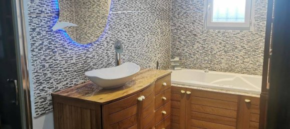 3 bedrooms House in Orange, France No. 326509 2