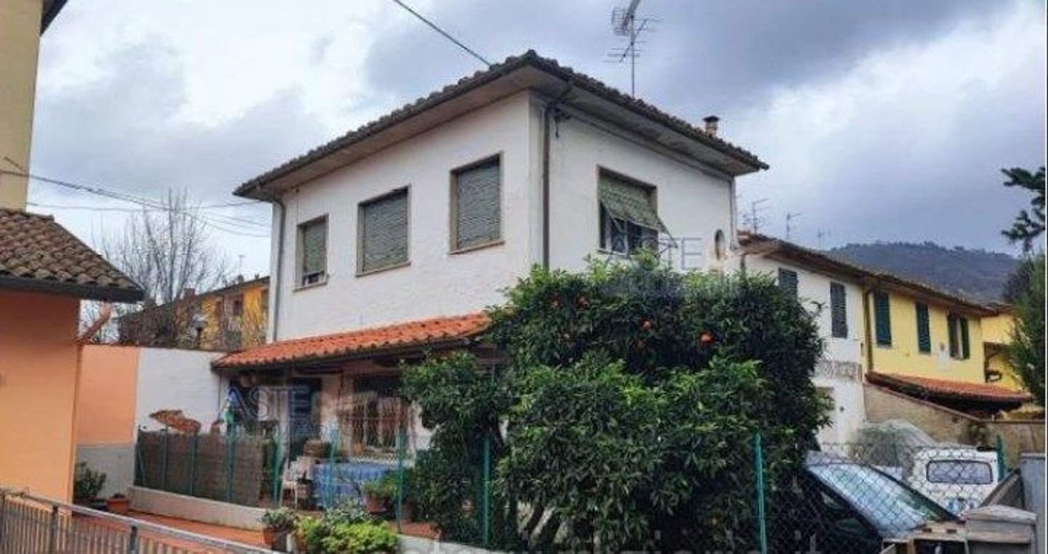 6 rooms House in Pescia, Italy No. 293320