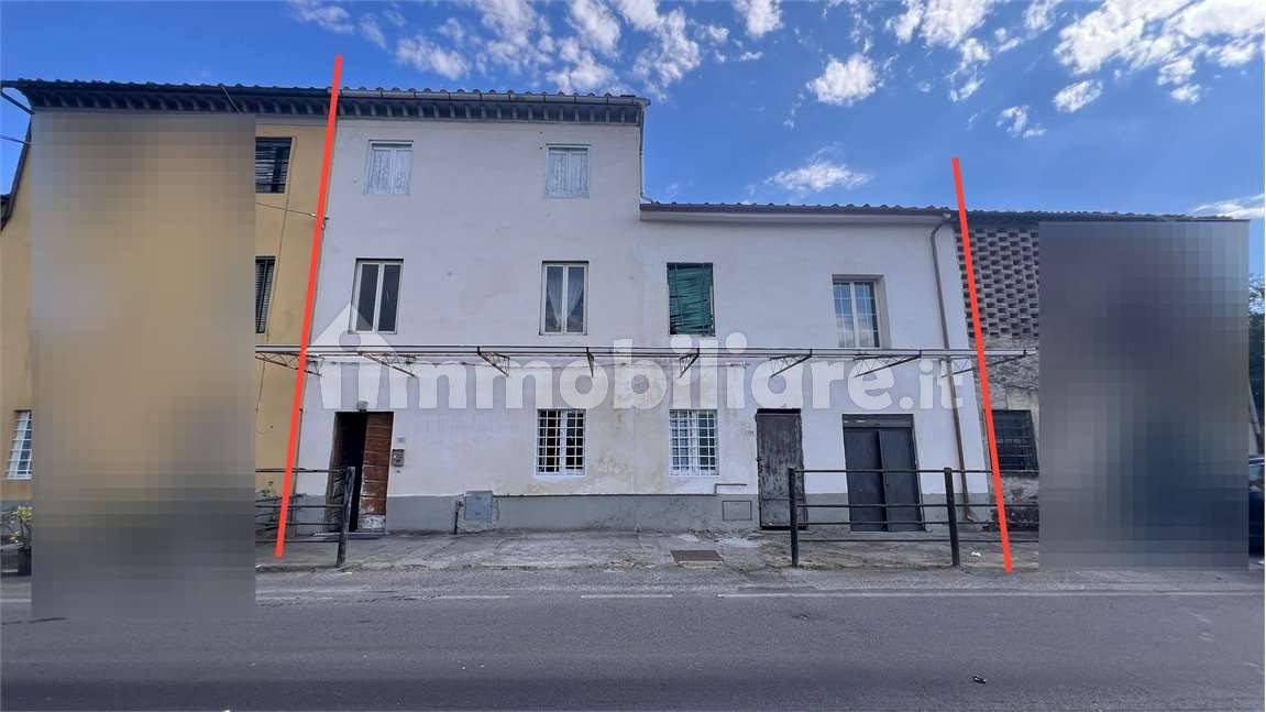 4 غرف نوم منزل في Porcari, Italy رقم 270559