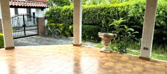 Вилла с 8 комнатами в Виареджо, Италия № 108633 2