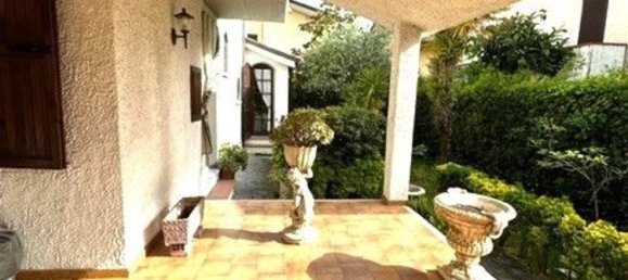 Вилла с 8 комнатами в Виареджо, Италия № 108633 31