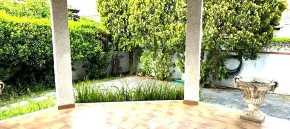 Вилла с 8 комнатами в Виареджо, Италия № 108633 3