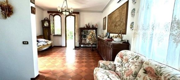 Вилла с 8 комнатами в Виареджо, Италия № 108633 4