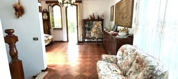 Вилла с 8 комнатами в Виареджо, Италия № 108633 5