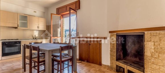 Apartamento de 3 dormitorios en Priverno, Italy No. 124203 4