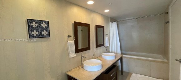 1 chambre propriété commerciale à vendre à Miami, Miami-Dade, Florida, USA № 614862 13