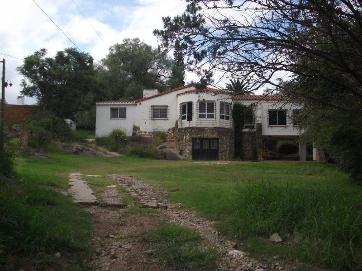 6 bedrooms House in Cordoba, Argentina No. 19611