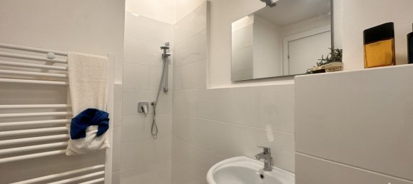 Квартира с 2 спальнями в Генуя, Италия № 373608 27