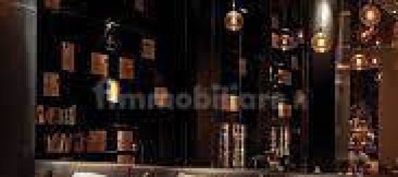 2-salle Propriété commerciale à Milan, Italy No. 245867 8