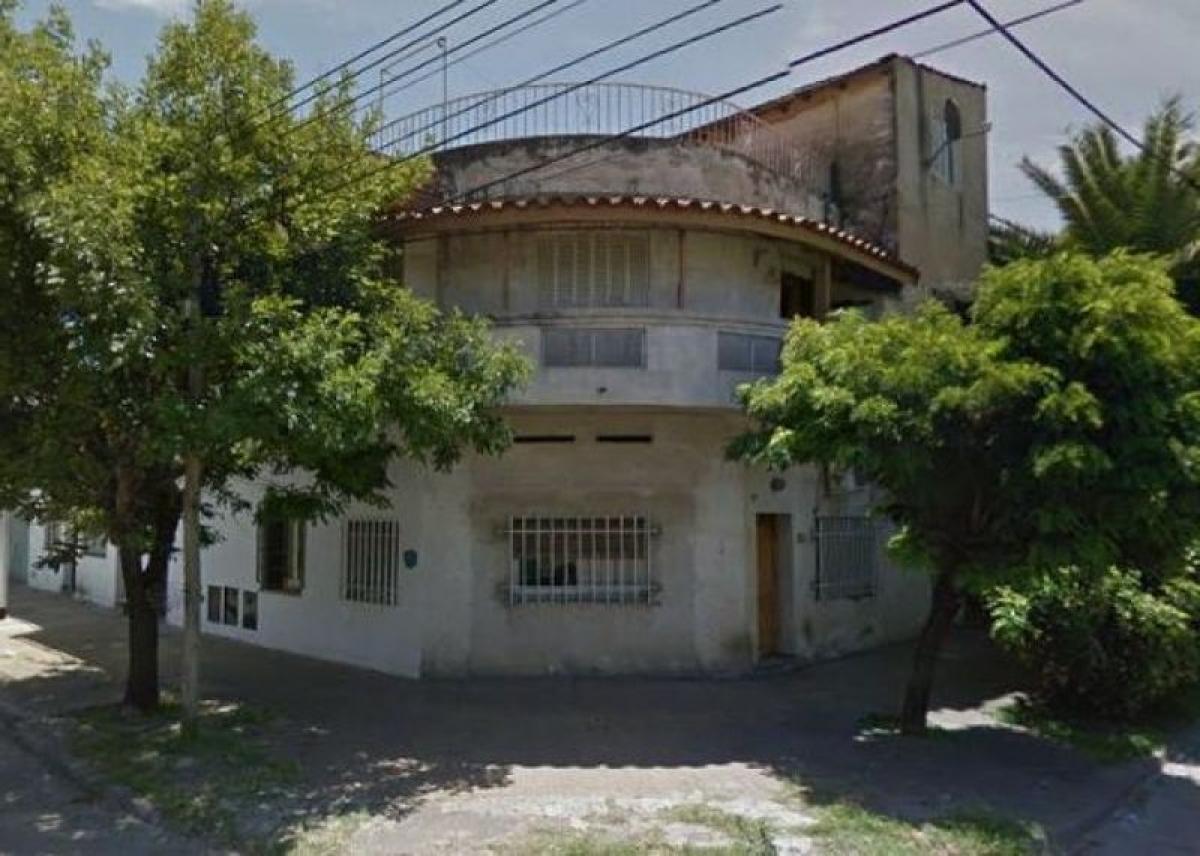 3 bedrooms House in Tres de Febrero, Argentina No. 18782