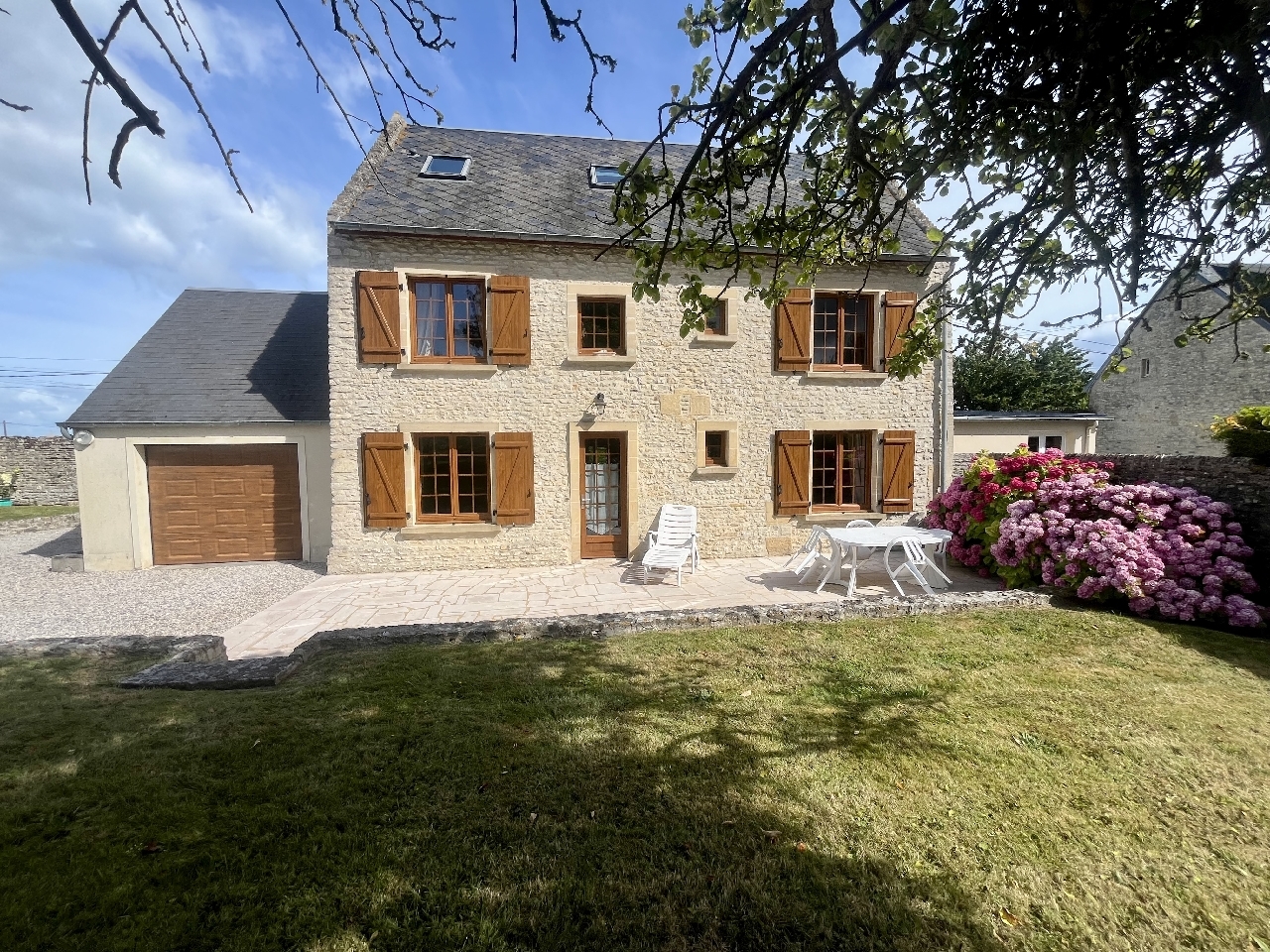 3 bedrooms House in Calvados, France No. 281564