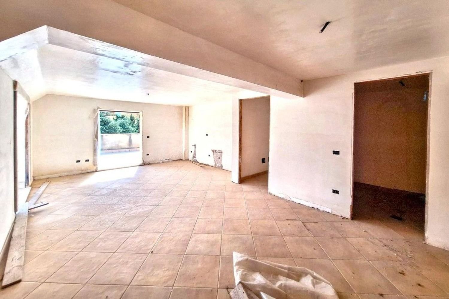 50m² Commercial property in Carini, Italy No. 336032